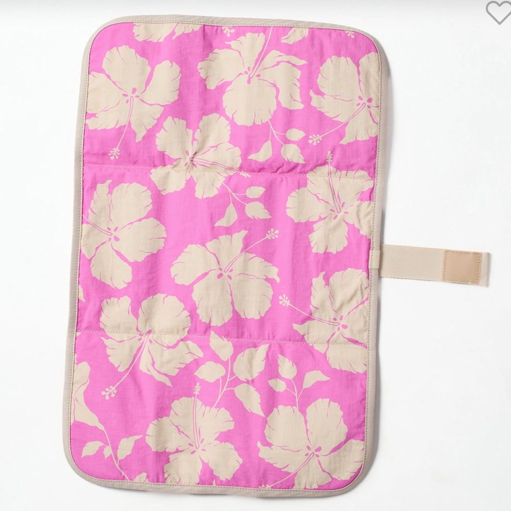 NWOT Aloha Collection pink hibiscus baby changing pad. OS.